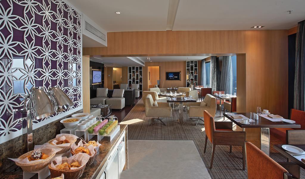 Novotel Pune Viman Nagar Road Room photo Club Lounge at the hotel